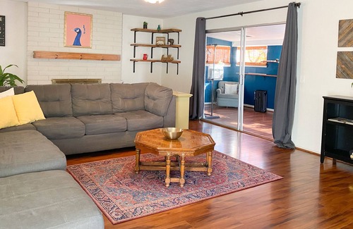 Raisin Casa | Bungalow w/ Baby Nursery by Fresno Airport