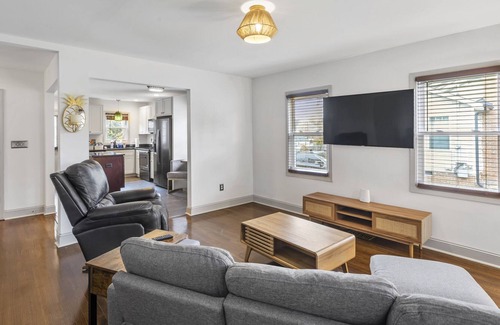 Belmont Casa | Bungalow Walking Distance to Main St & Heated Pool