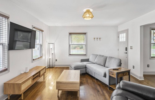 Belmont Casa | Bungalow Walking Distance to Main St & Heated Pool