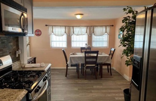 East Ybor Casa | Bungalow/Walking distance/ Historic Ybor (2210)
