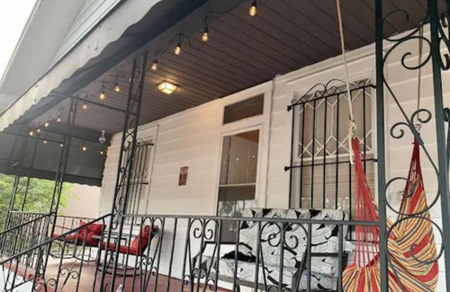 East Ybor Casa | Bungalow/Walking distance/ Historic Ybor (2210)