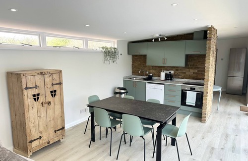 Coulsdon Casa | Bungalow con climatizada Piscina al aire libre