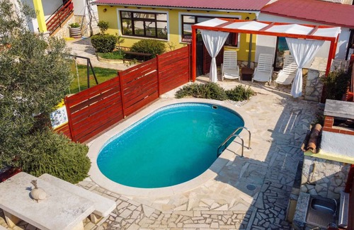 Muntic Casa | Casa vacacional con piscina y jardín