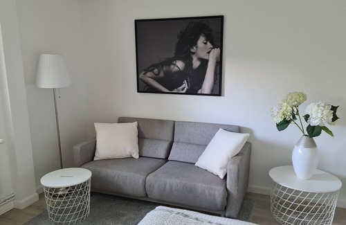 Wilhelmstadt Apartamento | Encantador apartamento en el sótano justo en el agua con vista al Scharfe Lanke