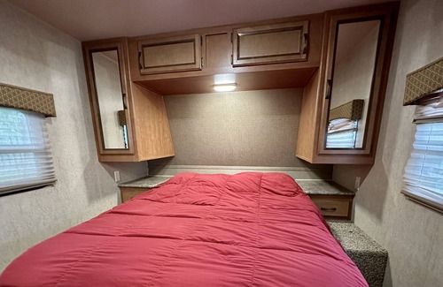 Brooklyn Alquiler De RV | Bunkhouse Camper