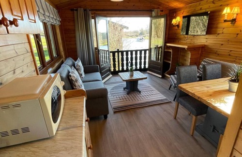 Smallburgh Alquiler De Eote | Bure River Lodge Houseboat