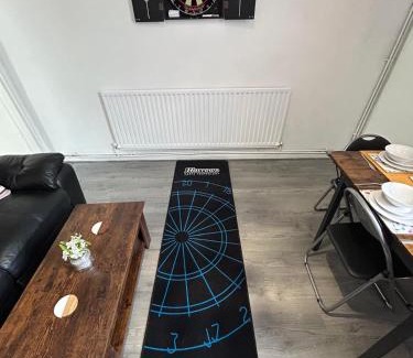 West Bromwich Casa | Burlington House - Luxury Home for Contractors