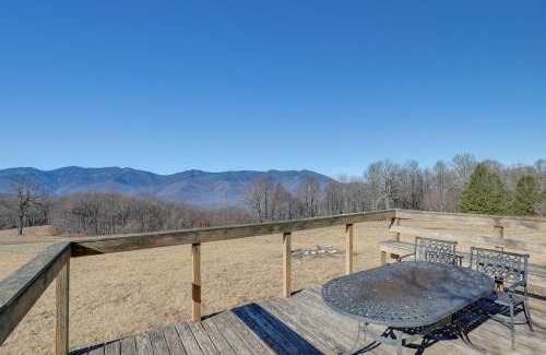 Burnsville Casa | Burnsville Cabin with Deck and Trails - Dog Friendly!