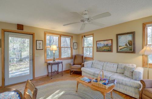 Burnsville Casa | Burnsville Cabin with Deck and Trails - Dog Friendly!