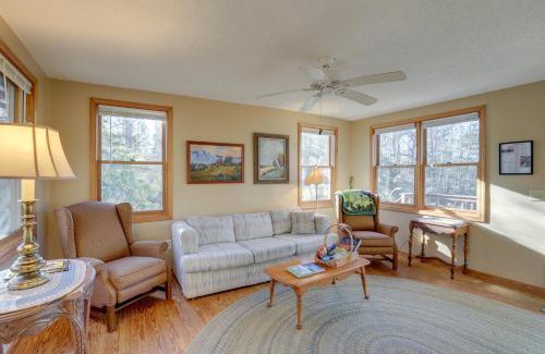 Burnsville Casa | Burnsville Cabin with Deck and Trails - Dog Friendly!