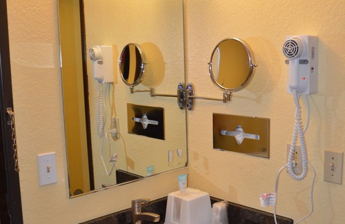 Burnsville Hotel | Burnsville Inn & Suites