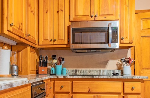 Jasper Cabina | Burnt Mountain Waterfront Log Cabin, with 6person Spa