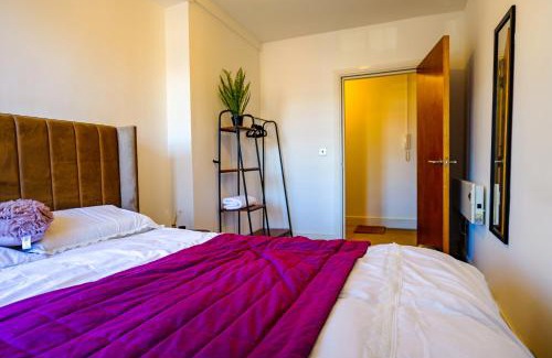 Bury Apartamento | Bury 2 Bedroom 1 Bathroom in Town Center Sleeps 4