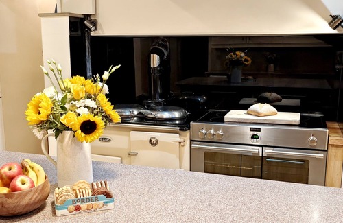 Gilsland Cabaña | BUSH NOOK HOUSE, pet friendly, with hot tub in Brampton, Cumbria