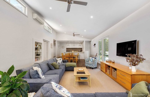 Lilli Pilli Casa | Bush Outlook · WiFi · Near Beach | Carramar Dream