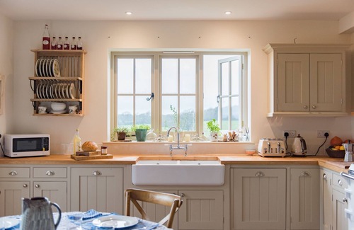 Chiddingstone Hoath Casa | Bushes Oast by Bloom Stays - Oast house sleeping 5 guests in 2 bedrooms