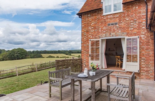 Chiddingstone Hoath Casa | Bushes Oast by Bloom Stays - Oast house sleeping 5 guests in 2 bedrooms