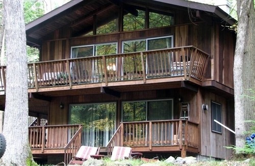 Bushkill Chalet De Esquí | Bushkill Creek Waterfront Chalet - ¡Se ofrece un descuento para el 6 / 27-6 / 30/2019!