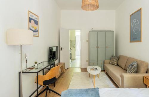 Ujlipotvaros Apartamento | Business and Pleasure Apartment with Air Condition