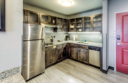 Columbus Apartamento | Centro de negocios + piscina cubierta + gimnasio | ¡Solo 1 milla a OSU!