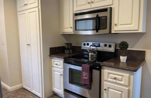 Riverside Casa | Business Class / Family Vacation / Large back yard