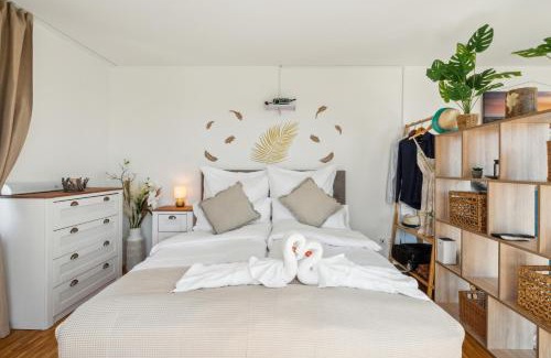 Brugg Apartamento | Business I Family Apartment I 1-4 Personen - Aare Blick, nahe Altstadt I Beamer - 99" Leinwand I Terrassen Lounge und Parkplatz