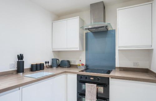 Central Milton Keynes Apartamento | Business or leisure-Ready Two-Bedroom Apartment - 7 Mins from Station, Free Wi-Fi, Great for Relocation Stays By AV Hughes Properties