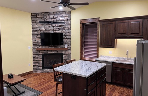 Sabetha Casa | Business Stay Made Easy - Remodeled Downtown Apt w/Workspace