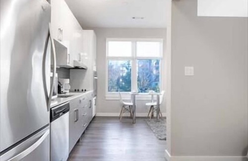 Central-Maverick Square - Paris Street Casa | Business Travelers | Studio steps from Logan Airport | by GLS