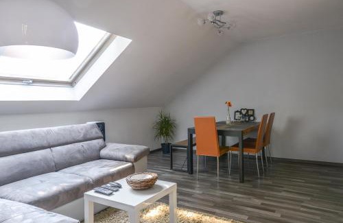 Schloß Neuhaus Apartamento | Business Wohnung + hochwertige Ausstattung