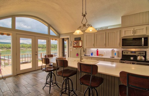 Kingsland Casa | Butterfly Beach House-Private Sandy Beach(100'), Boat Dock, 5BR/3BA, Sleeps 14