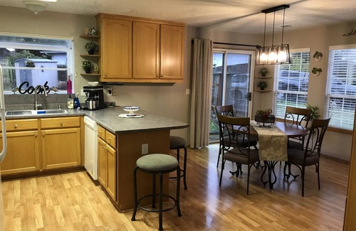 McKinleyville Casa | Butterfly Cove/5 minutes to Beaches and Redwoods