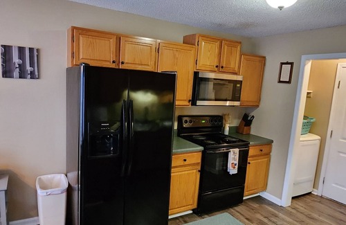 Clarksville Casa | Butternut Palace-Pet Friendly-Sleep 6