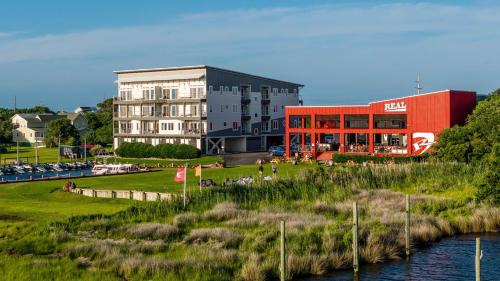 Waves Apartamento | Buxton Slick - Waterfront 2-Bedroom, 2-Bathroom Suite at REAL Watersports