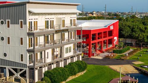 Waves Apartamento | Buxton Slick - Waterfront 2-Bedroom, 2-Bathroom Suite at REAL Watersports