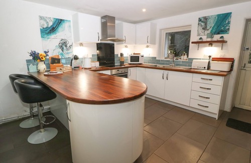 Caerdeon Cabaña | BWTHYN CAERDEON, romantic, character holiday cottage in Barmouth