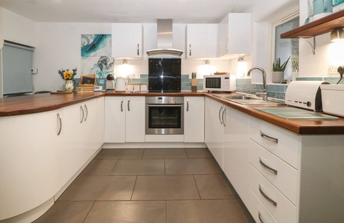 Caerdeon Cabaña | BWTHYN CAERDEON, romantic, character holiday cottage in Barmouth