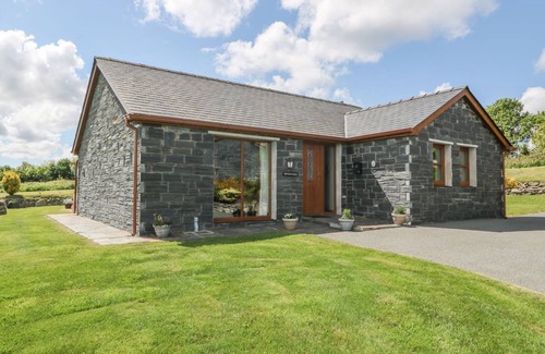Llanddaniel Fab Cabaña | BWTHYN CLYD, family friendly, with a garden in Llanddaniel Fab