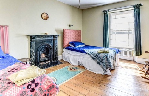 Llansteffan Casa | Enciende un fuego acogedor, utiliza el piano de media cola, ayúdate a conseguir verduras frescas del jardín.