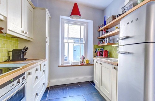 Llansteffan Casa | Enciende un fuego acogedor, utiliza el piano de media cola, ayúdate a conseguir verduras frescas del jardín.