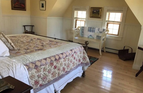 Brownsville Otro | By the Month, Charming Guest Suite in Reading, Vermont