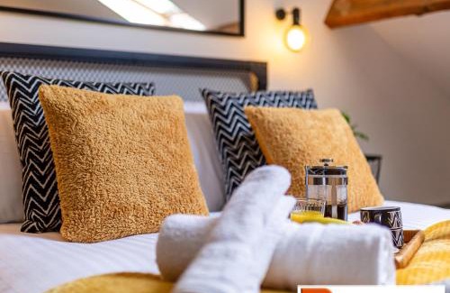 Longford Casa | ByEvo Oswestry Barn - Quirky romantic retreat or Cosy contractor base