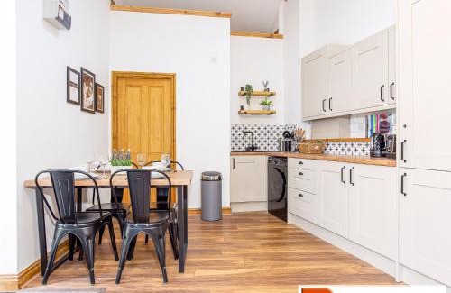 Longford Casa | ByEvo Oswestry Barn - Quirky romantic retreat or Cosy contractor base