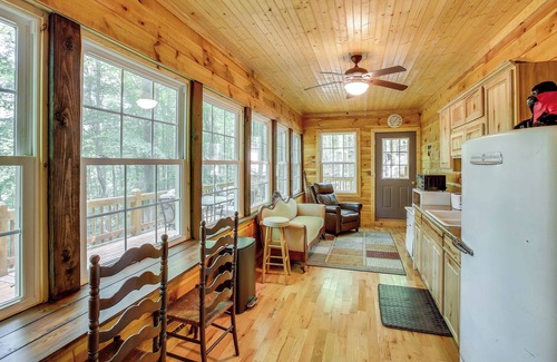 Byrdstown Cabina | Byrdstown Cabin - w/ Fire Pit, Near Marina & Lake!