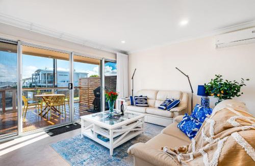 Port Elliot Casa | bythesea-Beachfront cosy fireplace pet friendly
