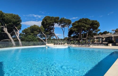 Saumane-de-Vaucluse Apartamento | Côté Golf, bel appartement RDC avec terrasses dans Golf, piscine, tennis, à 5mn de l'Isle sur la Sorgue