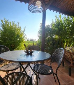 Saumane-de-Vaucluse Apartamento | Côté Golf, bel appartement RDC avec terrasses dans Golf, piscine, tennis, à 5mn de l'Isle sur la Sorgue