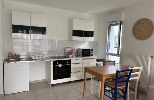 Parilly Apartamento | Côté Parc - appt entier neuf et cosy, parking & au pied du métro à Lyon