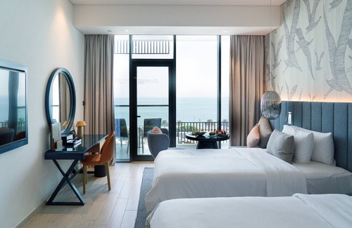 Palm Jumeirah Hotel | C Central Resort the Palm