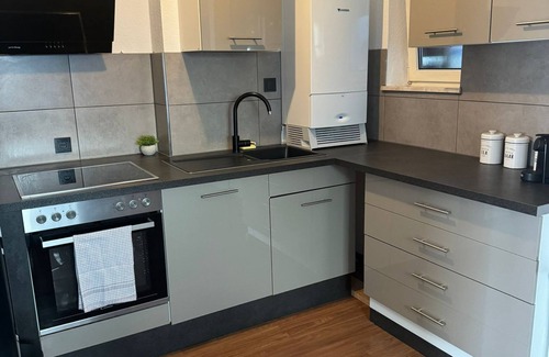Kaiserslautern Apartamento | C&V: 4 PP- 3 rooms - central + WLAN + Smart TV + box spring bed